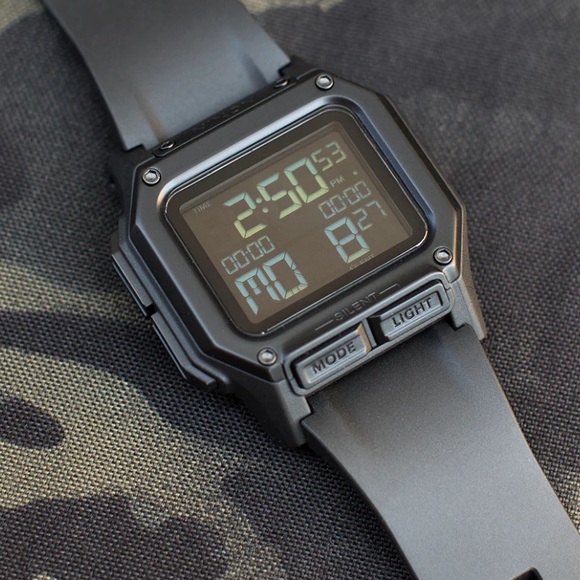 Men’s Nixon Watch - Picture 4 of 15